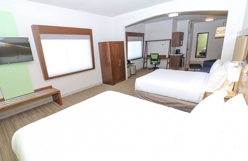 Greenville Hotel | Holiday Inn Express Hotel & Suites Greenville by IHG