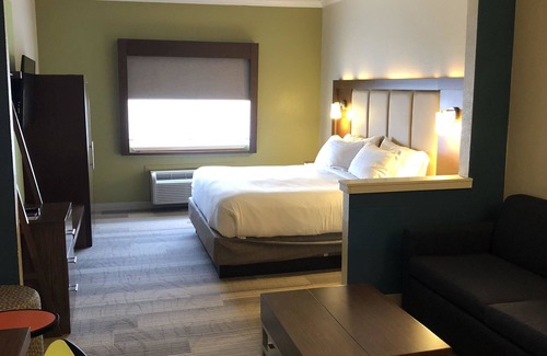 Greenville Hotel | Holiday Inn Express Hotel & Suites Greenville by IHG