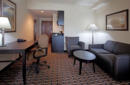 South View Hotel | Holiday Inn Express Hotel & Suites Hope Mills-Fayetteville Airport by IHG