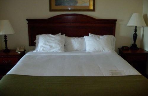Laurinburg Hotel | Holiday Inn Express Hotel & Suites Laurinburg by IHG