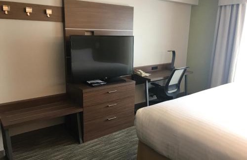 Jeffersontown Hotel | Holiday Inn Express Hotel & Suites Louisville East by IHG