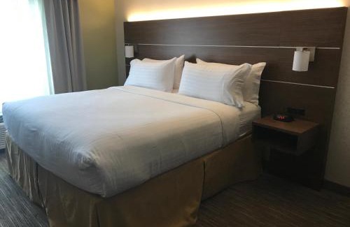 Jeffersontown Hotel | Holiday Inn Express Hotel & Suites Louisville East by IHG