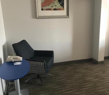 Jeffersontown Hotel | Holiday Inn Express Hotel & Suites Louisville East by IHG