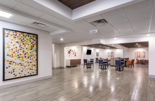 Petersburg Hotel | Holiday Inn Express Hotel and Suites Petersburg - Fort Lee by IHG