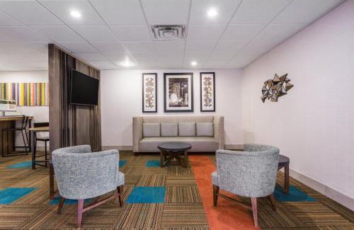 Petersburg Hotel | Holiday Inn Express Hotel and Suites Petersburg - Fort Lee by IHG