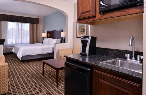 Pittsburg Hotel | Holiday Inn Express Hotel & Suites Pittsburg by IHG