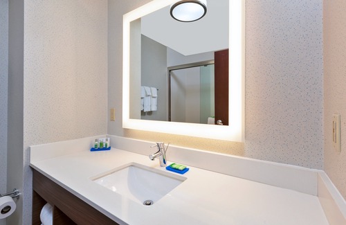 Richfield Hotel | Holiday Inn Express Hotel & Suites Cleveland - Richfield by IHG