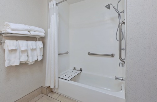 Richfield Hotel | Holiday Inn Express Hotel & Suites Cleveland - Richfield by IHG