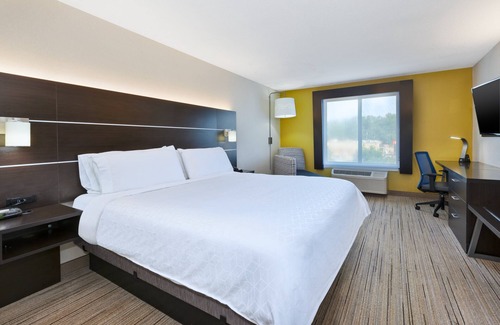 Richfield Hotel | Holiday Inn Express Hotel & Suites Cleveland - Richfield by IHG