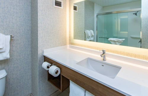 East Roseville Parkway Hotel | Holiday Inn Express Hotel & Suites Roseville-Galleria Area by IHG