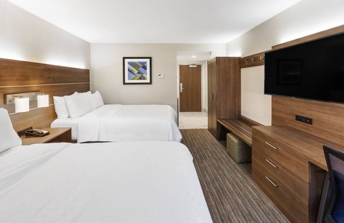 Woonsocket Hotel | Holiday Inn Express Hotel & Suites Providence-Woonsocket by IHG