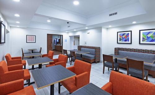 South Tulsa Hotel | Holiday Inn Express Hotel and Suites Jenks by IHG