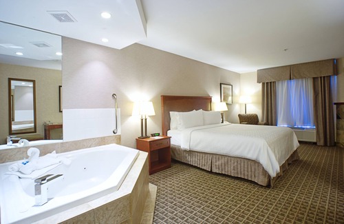 Northeast Edmonton Hotel | Holiday Inn Express Hotel & Suites Edmonton North by IHG