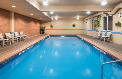 Gananoque Resort | Holiday Inn Express Hotel & Suites 1000 Islands - Gananoque by IHG