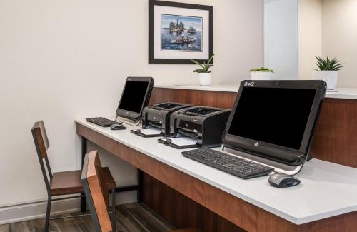 Gananoque Resort | Holiday Inn Express Hotel & Suites 1000 Islands - Gananoque by IHG