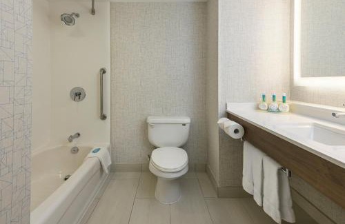 North Bay Hotel | Holiday Inn Express Hotel & Suites North Bay by IHG