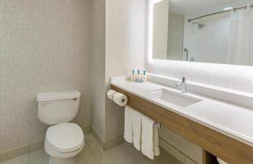 North Bay Hotel | Holiday Inn Express Hotel & Suites North Bay by IHG