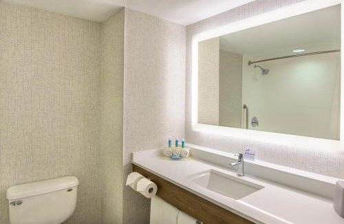 North Bay Hotel | Holiday Inn Express Hotel & Suites North Bay by IHG