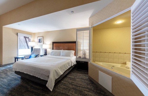 Richmond Hotel | Holiday Inn Express Hotel & Suites Riverport Richmond by IHG