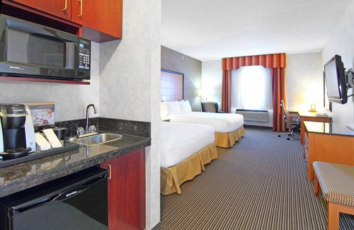Lake Bonavista Hotel | Holiday Inn Express Hotel & Suites Calgary S-Macleod Trail S by IHG