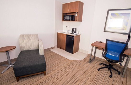 Hinton Hotel | Holiday Inn Express Hotel & Suites Hinton by IHG
