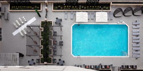Red River Cultural District Hotel | Holiday Inn Express Hotel & Suites Austin Downtown - University by IHG