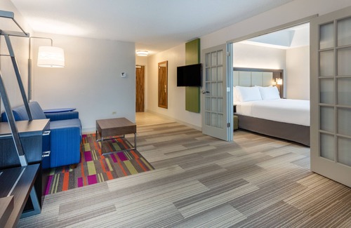 Bedford Park Hotel | Holiday Inn Express Hotel & Suites Chicago-Midway Airport by IHG