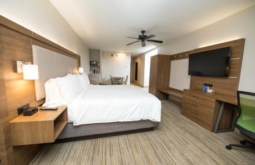 Clinton Hotel | Holiday Inn Express Hotel & Suites Clinton by IHG