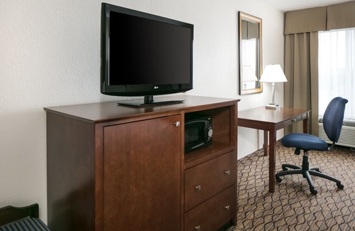 Clinton Hotel | Holiday Inn Express Hotel & Suites Clinton by IHG