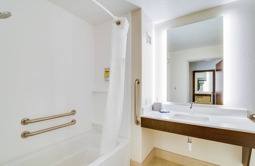 Custer Hotel | Holiday Inn Express Hotel & Suites Custer by IHG