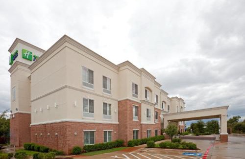 Decatur Hotel | Holiday Inn Express Hotel & Suites Decatur, TX by IHG