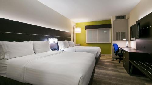 Paine Field-Lake Stickney Hotel | Holiday Inn Express Hotel & Suites Everett by IHG
