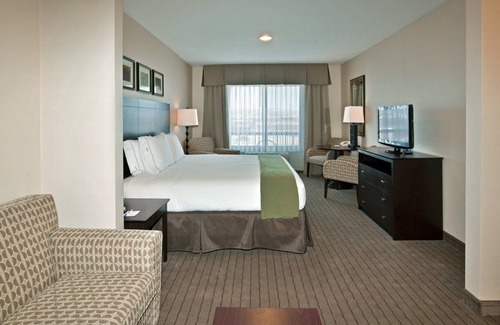 Grants Hotel | Holiday Inn Express Hotel & Suites Grants - Milan by IHG