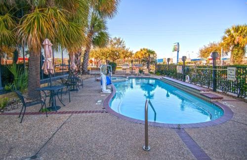 Houston Hotel | Holiday Inn Express Hotel & Suites Houston North Intercontinental by IHG