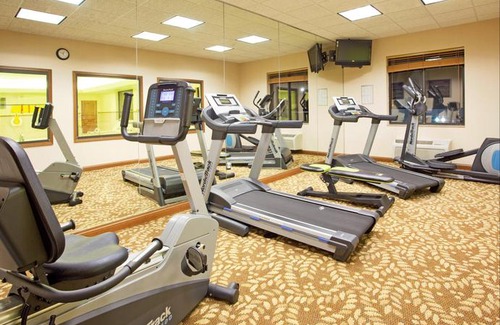 Howell Hotel | Holiday Inn Express Hotel & Suites Howell