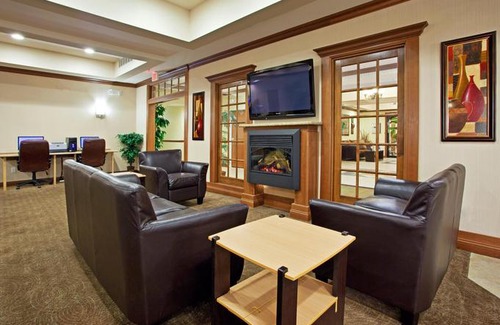Howell Hotel | Holiday Inn Express Hotel & Suites Howell