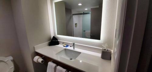 Kinston Hotel | Holiday Inn Express Hotel & Suites Kinston by IHG