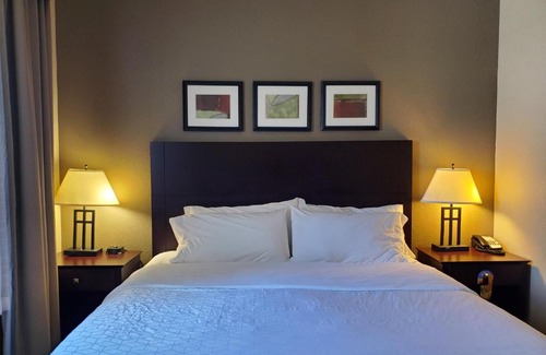 Mankato Hotel | Holiday Inn Express Hotel & Suites Mankato East by IHG