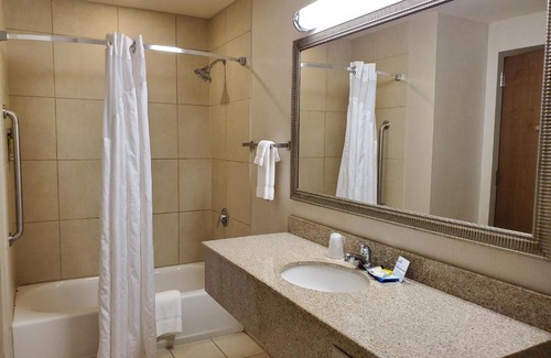 Mankato Hotel | Holiday Inn Express Hotel & Suites Mankato East by IHG