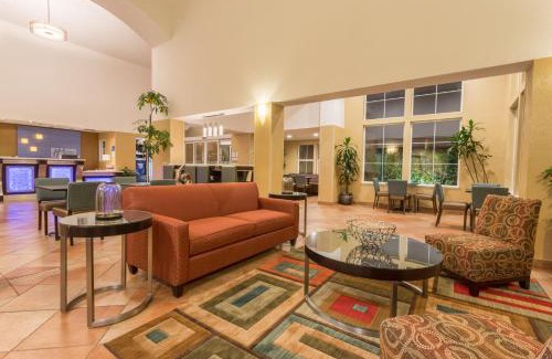 Manteca Hotel | Holiday Inn Express Hotel & Suites Manteca by IHG
