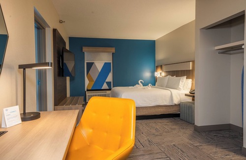 Oldsmar Hotel | Holiday Inn Express Hotel & Suites Tampa Northwest - Oldsmar by IHG