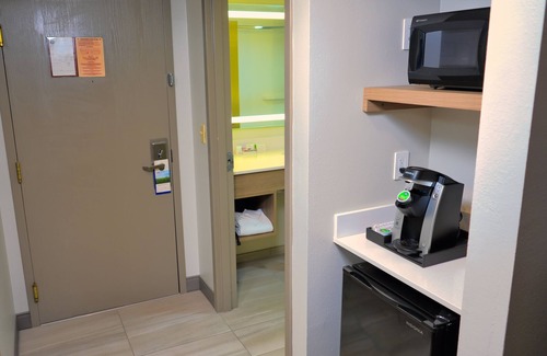 Oldsmar Hotel | Holiday Inn Express Hotel & Suites Tampa Northwest - Oldsmar by IHG