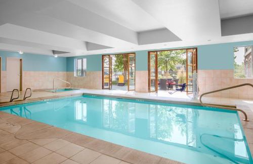 Ontario Hotel | Holiday Inn Express Hotel & Suites Ontario by IHG