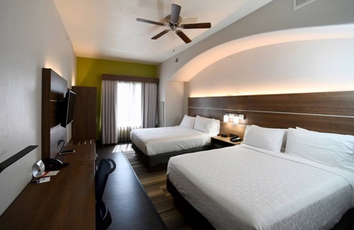 Seguin Hotel | Holiday Inn Express Hotel & Suites Seguin by IHG