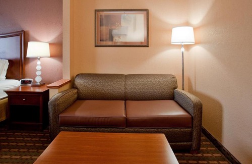 Suffolk Hotel | Holiday Inn Express Hotel & Suites Suffolk by IHG