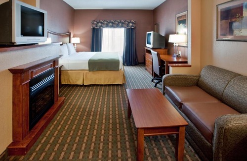 Suffolk Hotel | Holiday Inn Express Hotel & Suites Suffolk by IHG