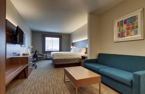 Vernon Hotel | Holiday Inn Express Hotel & Suites Vernon College Area by IHG