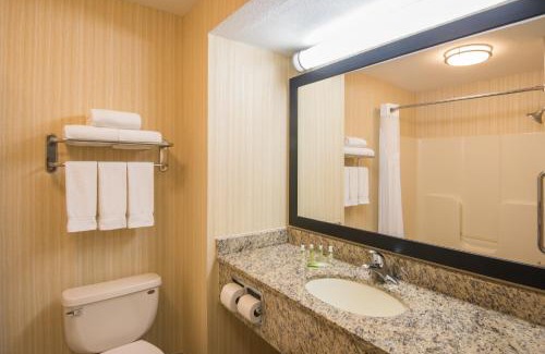 Wauseon Hotel | Holiday Inn Express Hotel & Suites Wauseon by IHG