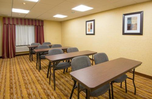 Wauseon Hotel | Holiday Inn Express Hotel & Suites Wauseon by IHG
