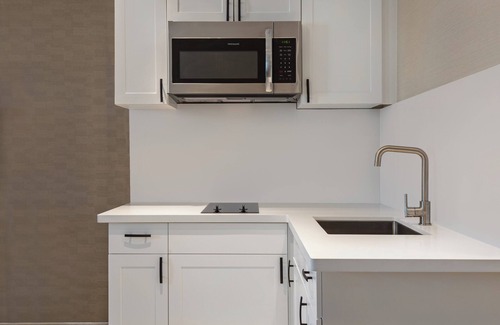 Barrie Hotel | Holiday Inn Express Hotel & Suites Barrie by IHG